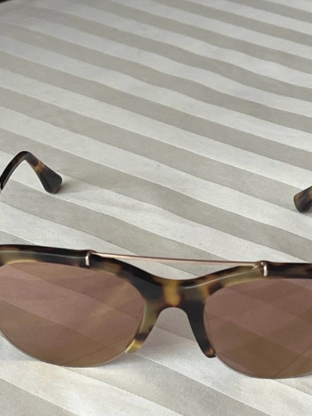 Tom Ford Tortoiseshell Frame Sunglasses with Brown Lenses - Picture 2 of 7